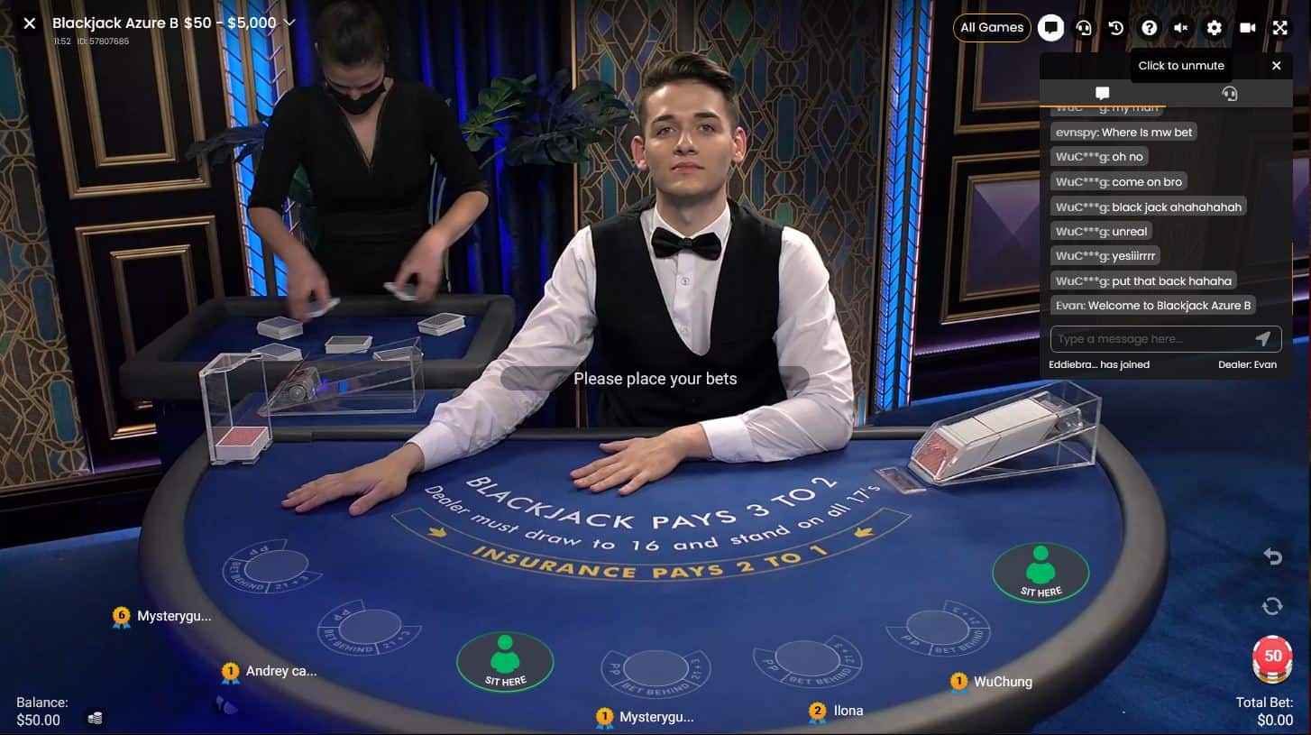Online casino game with the live dealer